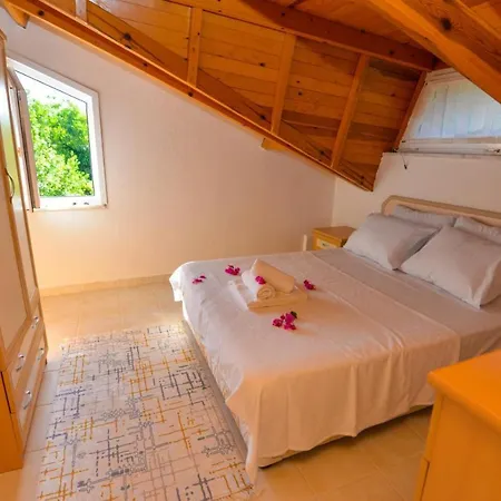 Outstanding Villa With Private Pool And Shared Orchard In Fethiye וילה גוג'ק